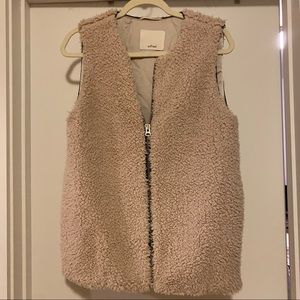 Aritzia wildfire free teddy bear vest with pockets